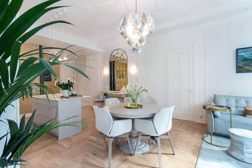 Jogailos Residence Peaceful Old Town Luxury 3 Bdr, 2 Bthr, Free Garage, Top-Speed Wifi Vilnius Bagian luar foto