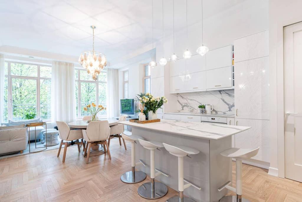 Jogailos Residence Peaceful Old Town Luxury 3 Bdr, 2 Bthr, Free Garage, Top-Speed Wifi Vilnius Bagian luar foto